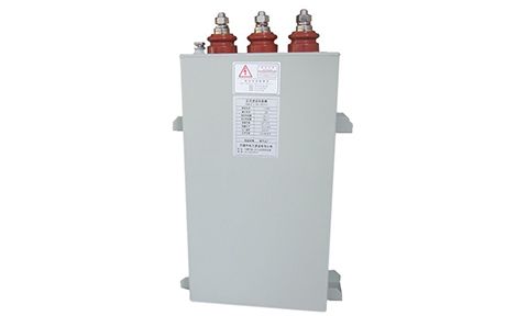 電容器在直流穩(wěn)態(tài)電路中可有電流通過？