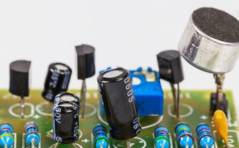 無(wú)功補(bǔ)償電容器漏油，可以繼續(xù)使用嗎？